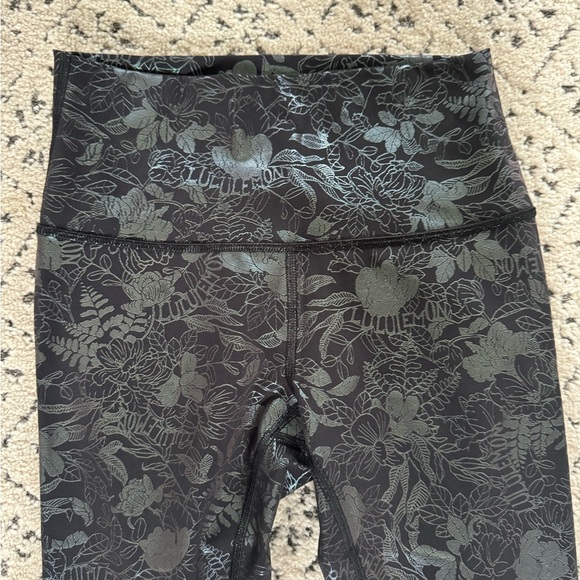 Lulu Lemon Leggings Size 4 - Picture 3 of 7